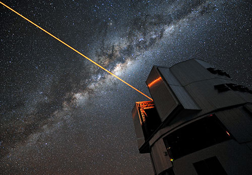 Utilisation d'un laser par le Very Large Telescope